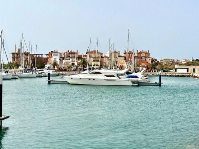 Gatu Sherry, Junto Puerto Deportivo Y Playa " Preferente Mayores De 25 Anos Y Familias " El Puerto de Santa Maria Exterior photo
